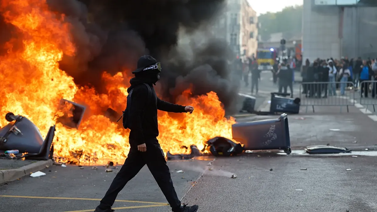 Crise na França: Juros da dívida disparam e cenário fiscal acende alerta global